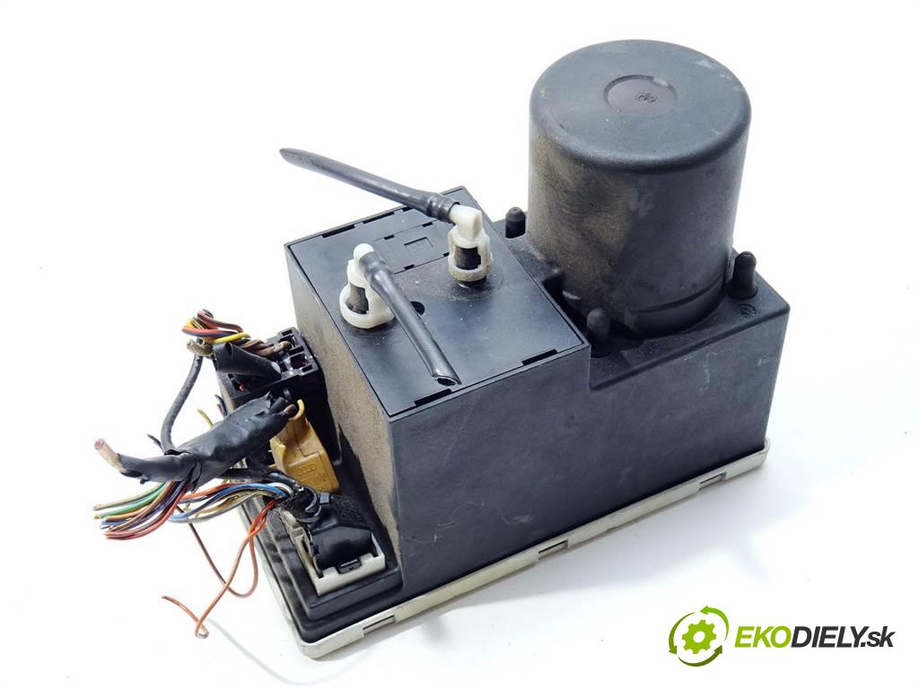 Audi A4 B5 FL  2001 85 kW KOMBI 5D 1.9TDI 115KM 96-01 1900 pumpa centrálneho zámku 8D0862257B (Riadiace jednotky centrálneho zámku)