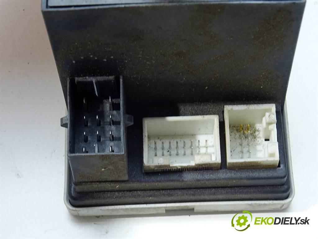 Audi A4 B5 FL  2001 85 kW KOMBI 5D 1.9TDI 115KM 96-01 1900 pumpa centrálneho zámku 8D0862257B (Riadiace jednotky centrálneho zámku)