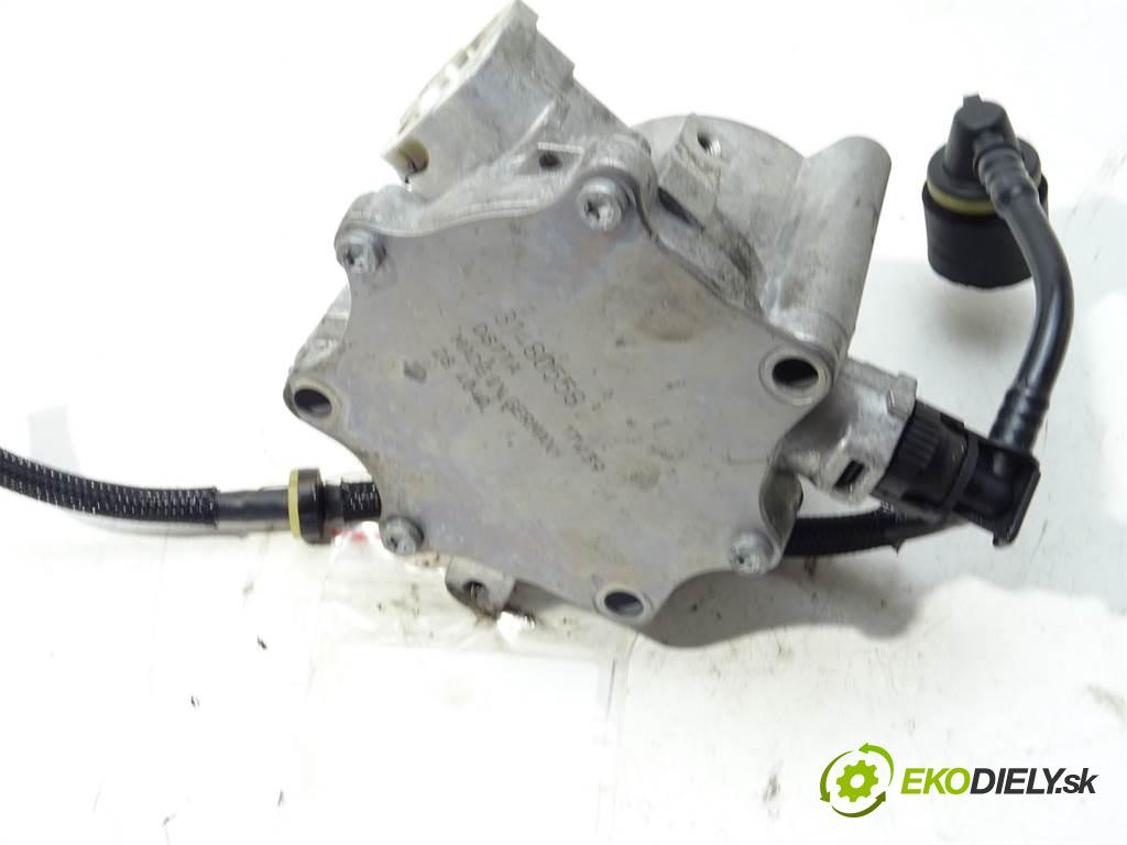 Volvo V40 II    LIFTBACK 5D 2.0B T2 122KM 12-19  pumpa vakuová 31480558