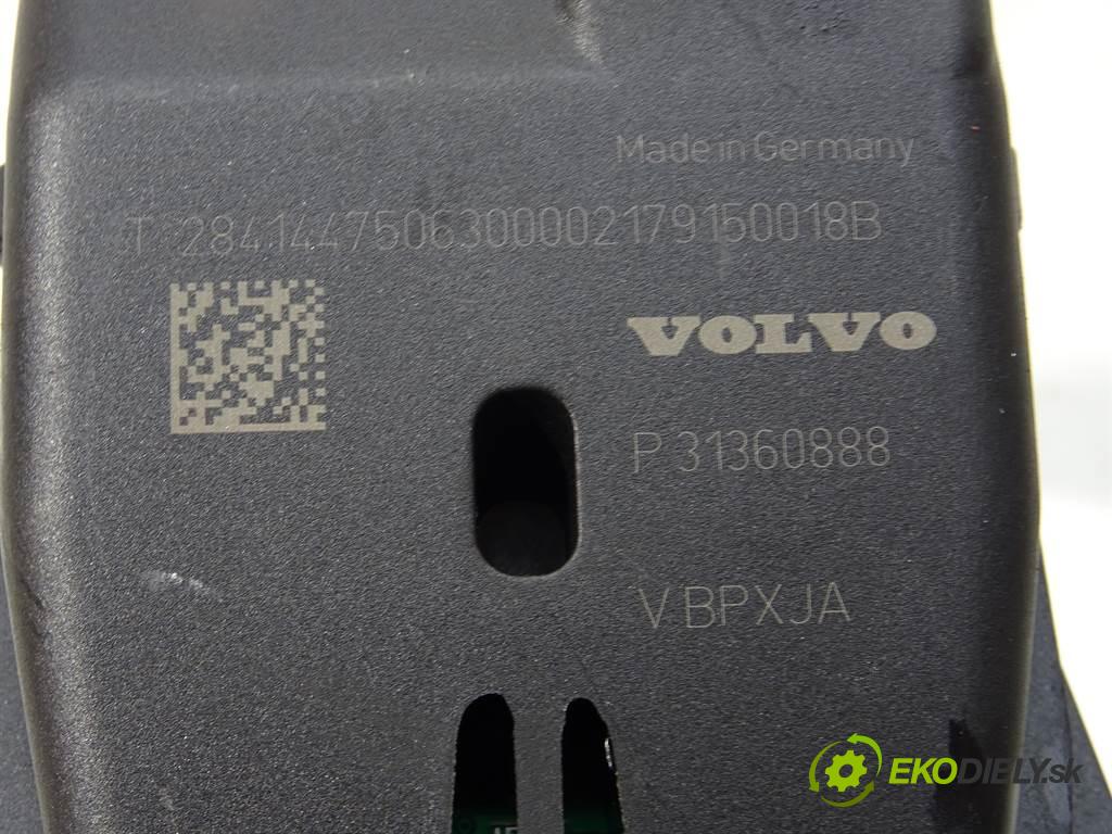Volvo V40 II    LIFTBACK 5D 2.0B T2 122KM 12-19  KAMERA snímač deště 31360888