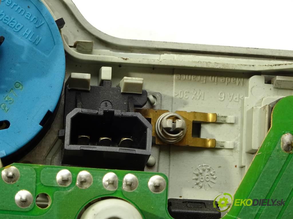 Volkswagen Golf IV  1999 66 kW HATCHBACK 5D 1.9TDI 90KM 97-03 1900 svetlo stropné 1J0947105 (Osvetlenie interiéru)