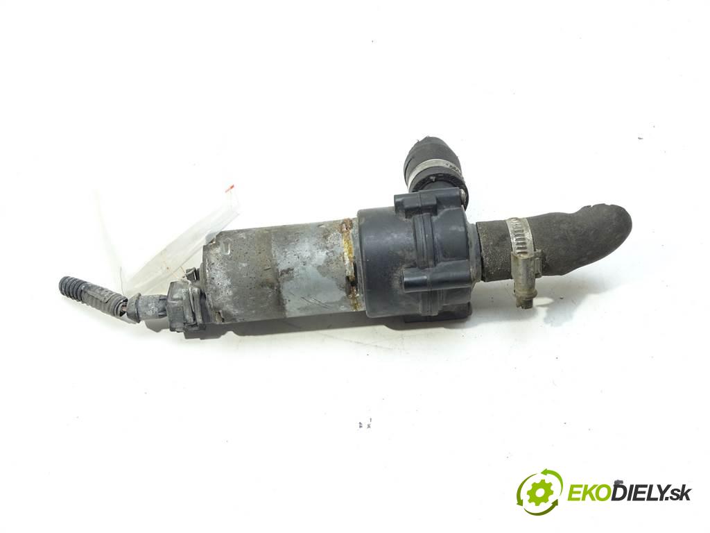 Volvo XC90 I    4.4B V8 316KM 02-06  motorek vody 30723596 (Vodní pumpy)