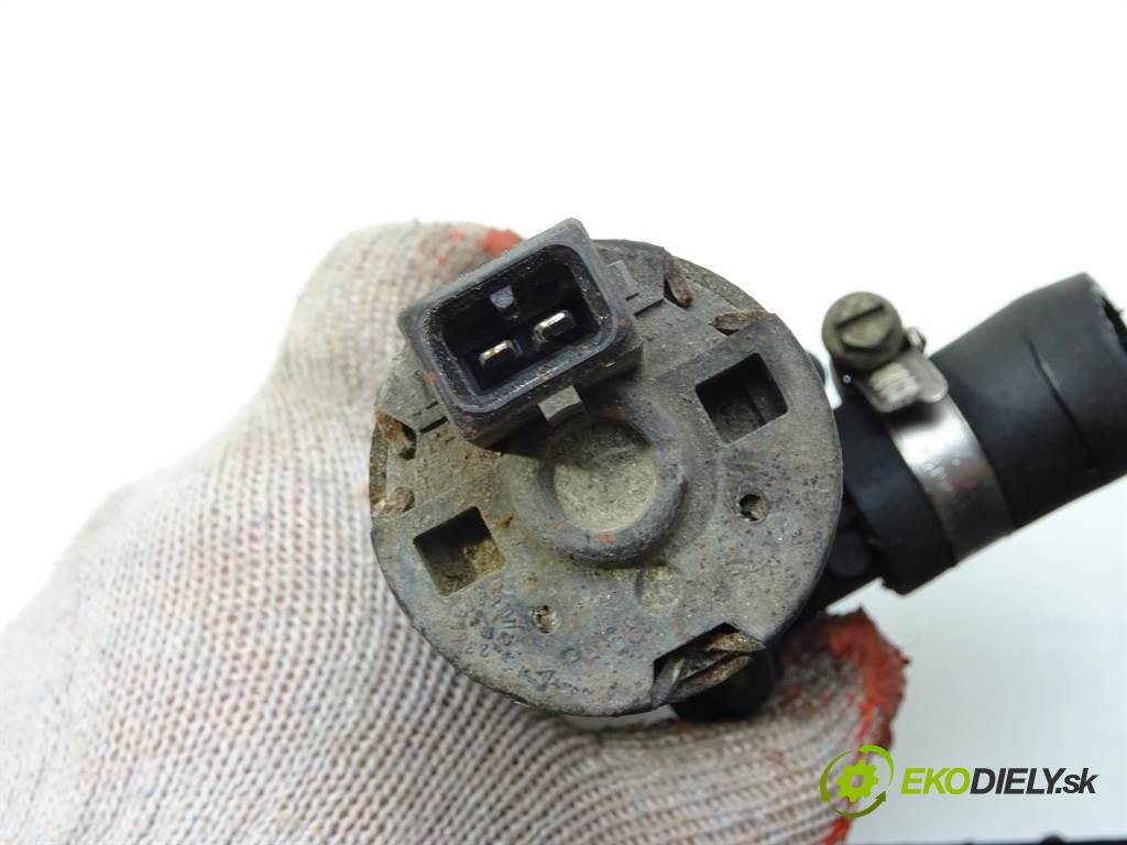 Volvo XC90 I    4.4B V8 316KM 02-06  motorek vody 30723596 (Vodní pumpy)