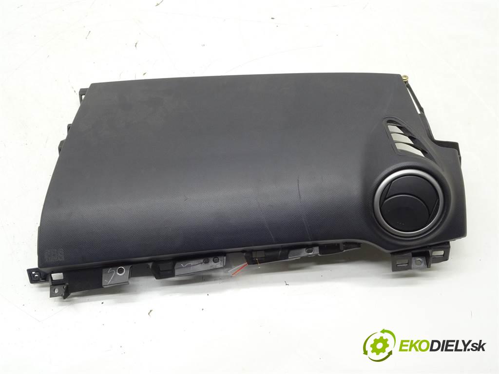 Mazda 3  2005 77KW BK SEDAN 4D 1.6B 105KM 03-09 1598 Palubná doska Kryt silentbloku 