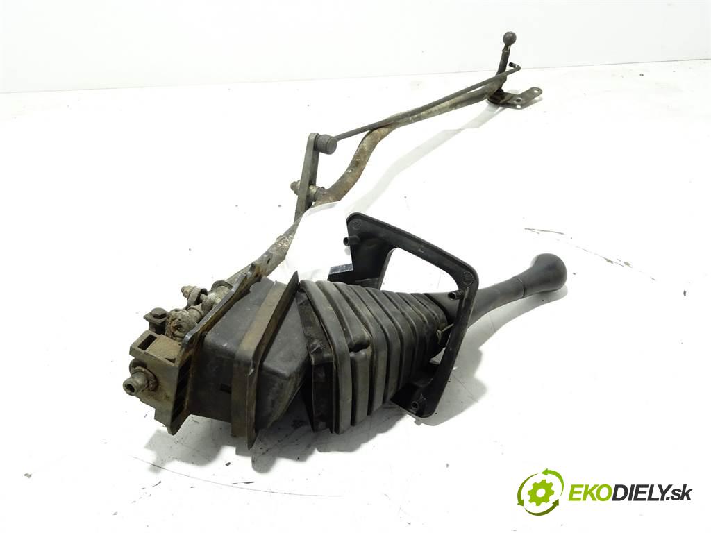 Volkswagen Transporter IV T4  1992 57 kW 2.4D AAB 78KM (57kW) 92r 2400 Kulisa  (Rýchlostné páky / kulisy)