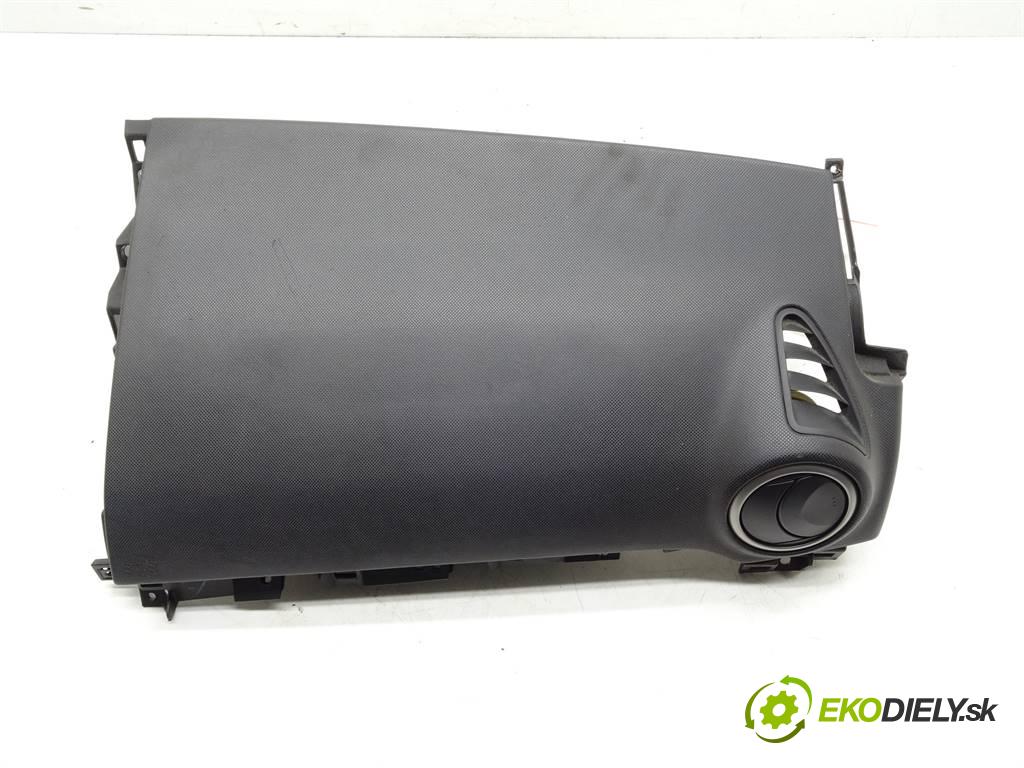 Mazda 3  2005 118 kW BK HATCHBACK 5D 2.3B 158KM 03-09 2300 Palubná doska Kryt silentbloku BP4K60350