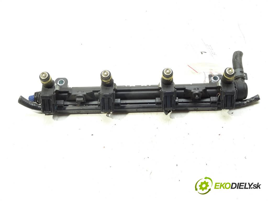 Volkswagen Polo IV 9N  2003 55 kW HATCHBACK 5D 1.4B 75KM 01-09 1400 Lišta vstrekovacia Vstrekovacie ventily 036906031M (Vstrekovacie lišty)