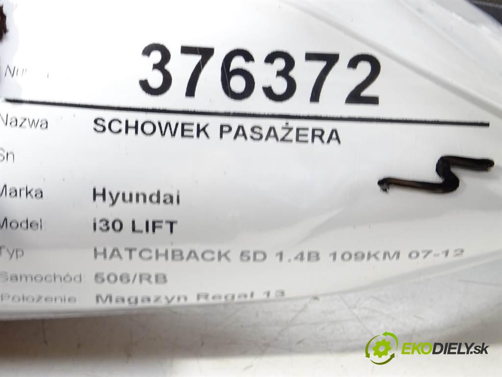 Hyundai i30 LIFT  2011 80 kW HATCHBACK 5D 1.4B 109KM 07-12 1400 přihrádka kastlík spolujezdce  (Přihrádky, kastlíky)