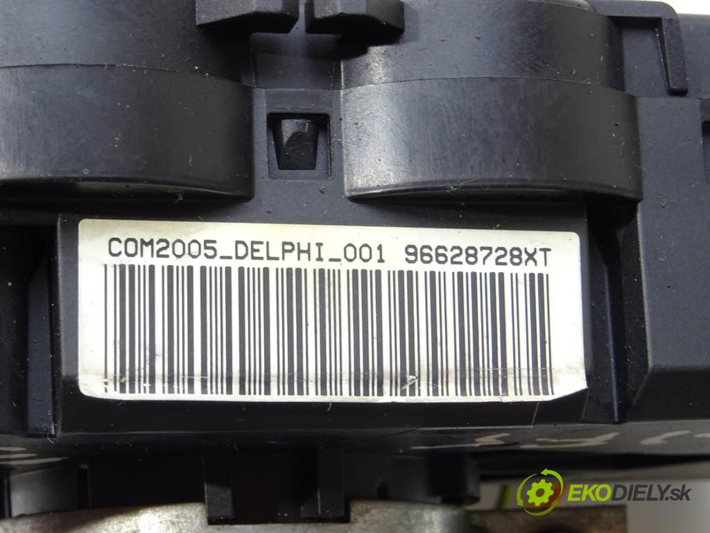 Peugeot 307 SW  2008 66KW LIFT KOMBI 5D 1.6HDI 90KM 01-08 1600 přepínač kombinovaný 96628728XT (Ovládaní topení a přepínače)