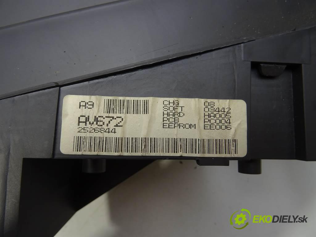 Nissan Primera P12  2002 103 kW KOMBI 2.0B 140KM 02-07 2000 Prístrojovka AV672 (Prístrojové dosky, displeje)