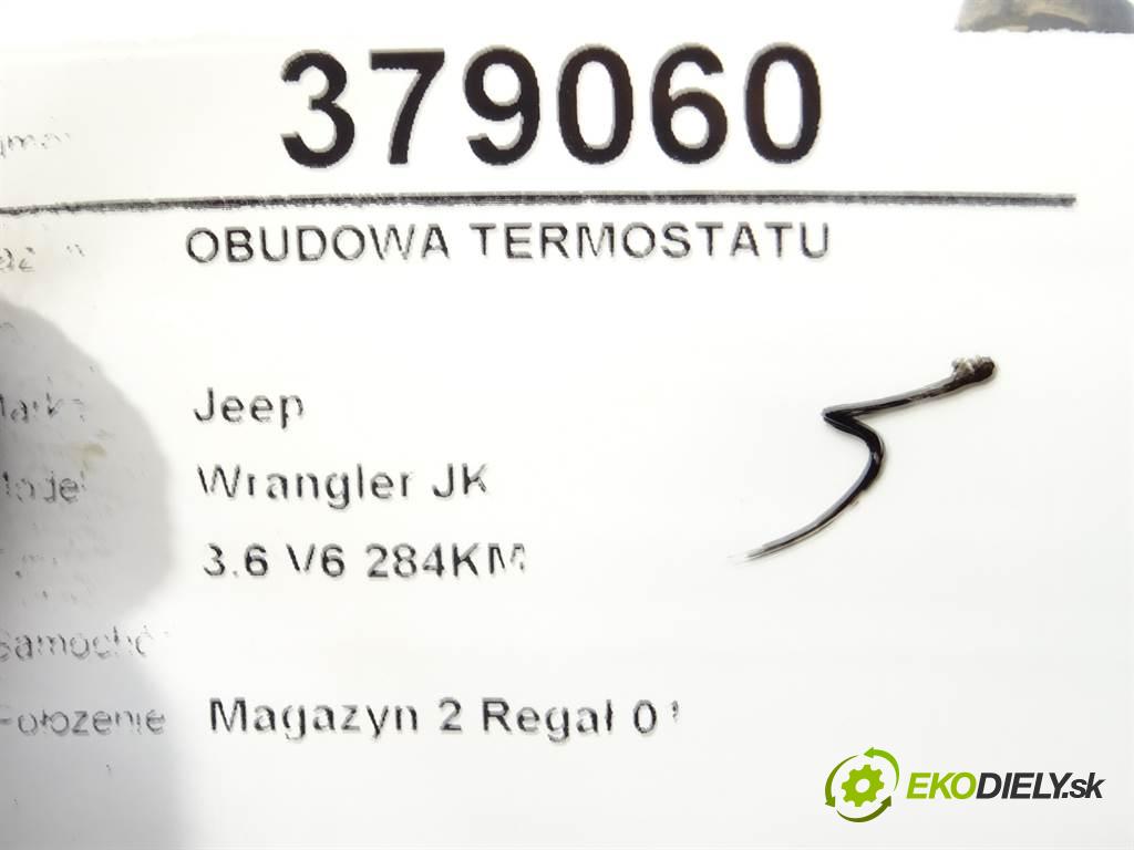 Jeep Wrangler JK    3.6 V6 284KM  Obal termostatu 05184651AG 68079235AB (Príruby, termostaty a obaly termostatov)
