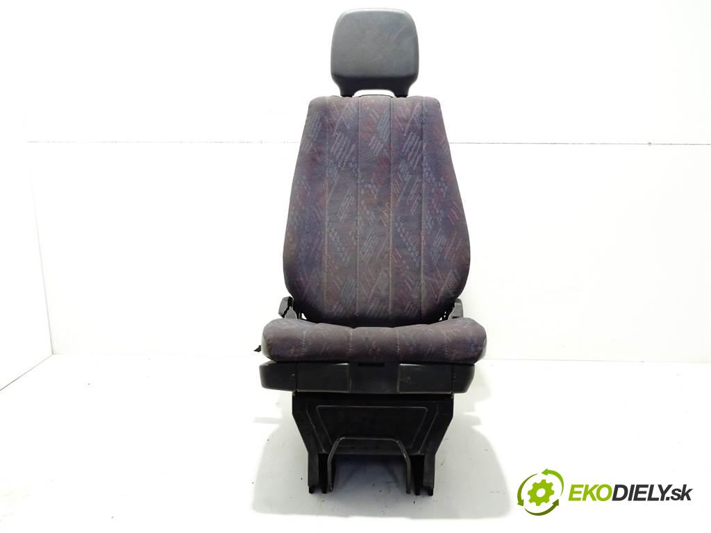 Mercedes-Benz ATEGO    MP1 4.2D 152KM 96-02  Sedadlo pravy  (Sedačky, sedadlá)