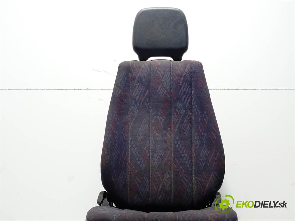 Mercedes-Benz ATEGO    MP1 4.2D 152KM 96-02  Sedadlo pravy  (Sedačky, sedadlá)