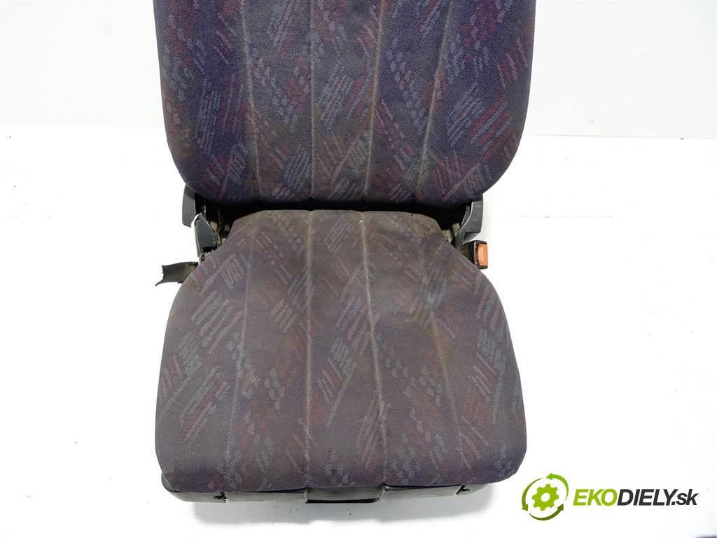 Mercedes-Benz ATEGO    MP1 4.2D 152KM 96-02  Sedadlo pravy  (Sedačky, sedadlá)