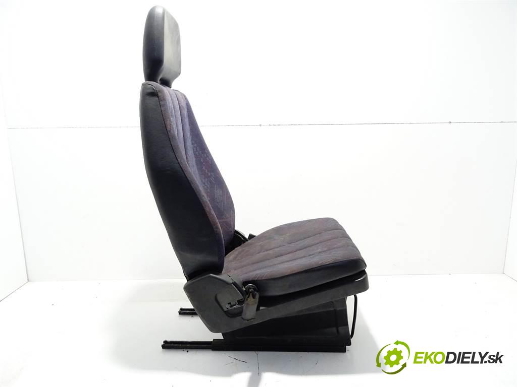 Mercedes-Benz ATEGO    MP1 4.2D 152KM 96-02  Sedadlo pravy  (Sedačky, sedadlá)