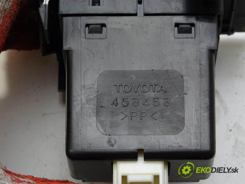 Toyota Avalon    X3 SEDAN 4D 3.5B 272KM 05-08  přepínač ohřívání sedačky 453453