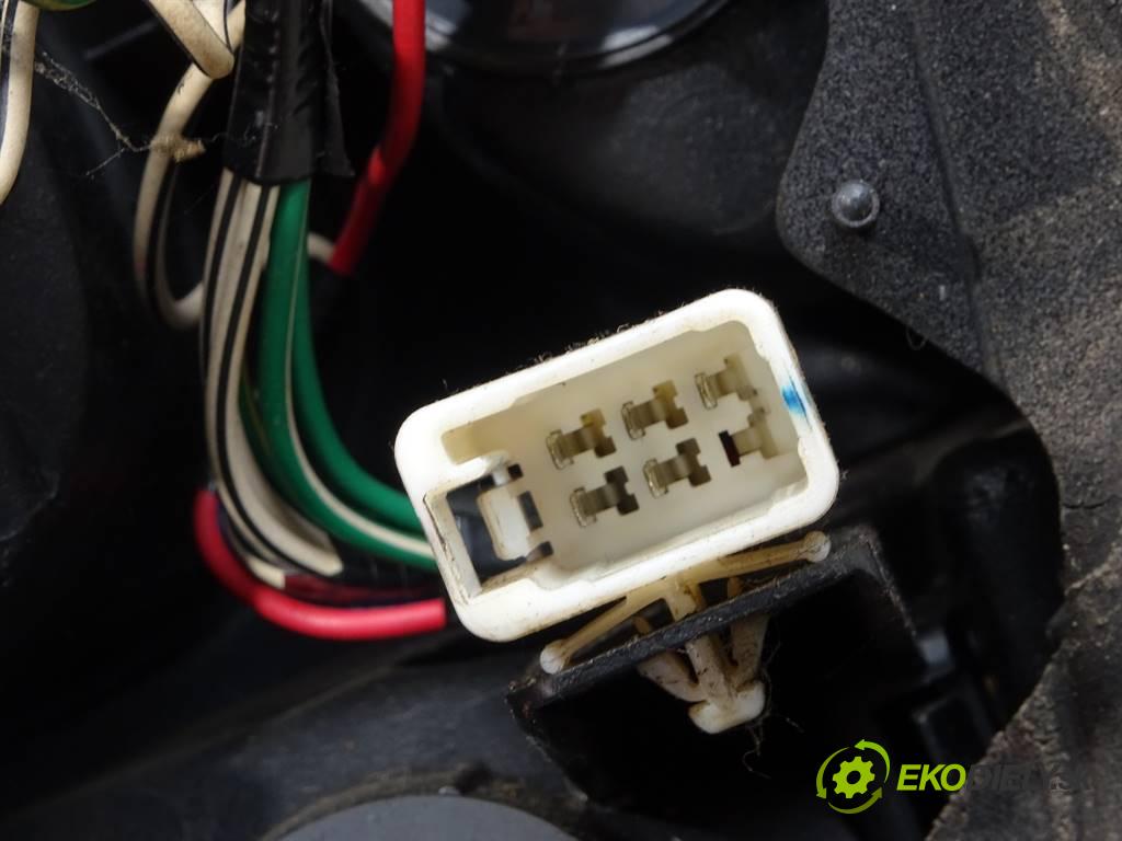 Toyota Corolla E11 LIFT  2000 51KW HATCHBACK 3D 1.9D 70KM 99-02 1867 Svetlo zad pravá  (Ostatné)