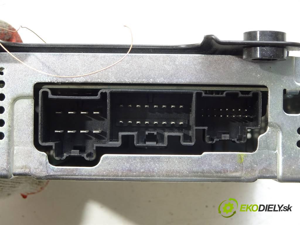 Opel Insignia    KOMBI 2.0CDTI 160KM 08-13  Zosilňovač 13325695 (Zosilňovače)