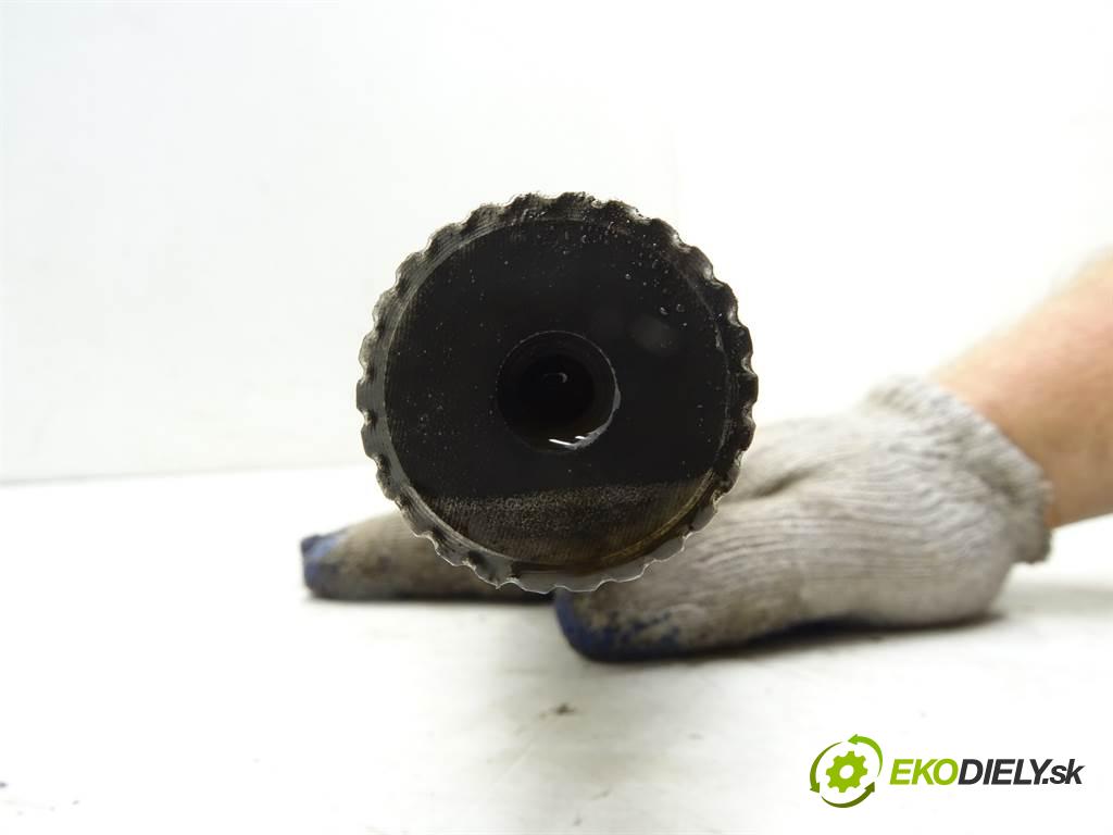 Volvo S80  2000 132 kW SEDAN 2.0T 180KM 98-06 2000 Poloos pravá  (Poloosy)