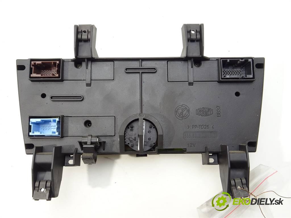 Fiat Stilo  2006 88 kW HATCHBACK 3D 1.9D Multijet 120KM 01-07 1900 Panel ovládania kúrenia 555600001704 (Prepínače, spínače, tlačidlá a ovládače kúrenia)