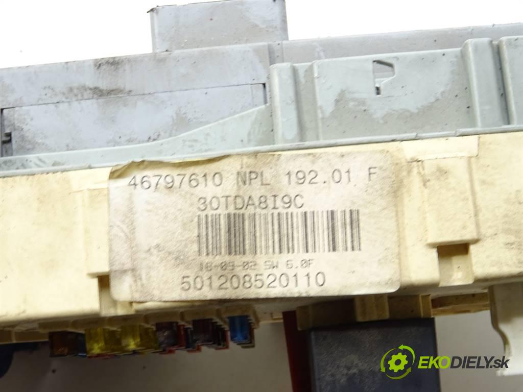 Fiat Stilo  2002 85 kW HATCHBACK 5D 1.9JTD 115KM 01-07 1900 skříňka poistková 46797610 (Pojistkové skříňky)