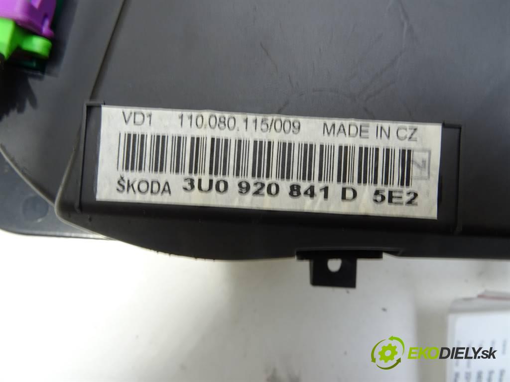 Skoda Superb  2005 96 kW SEDAN 1.9TDI 130KM 01-08 1900 Prístrojovka 3U0920841D (Prístrojové dosky, displeje)