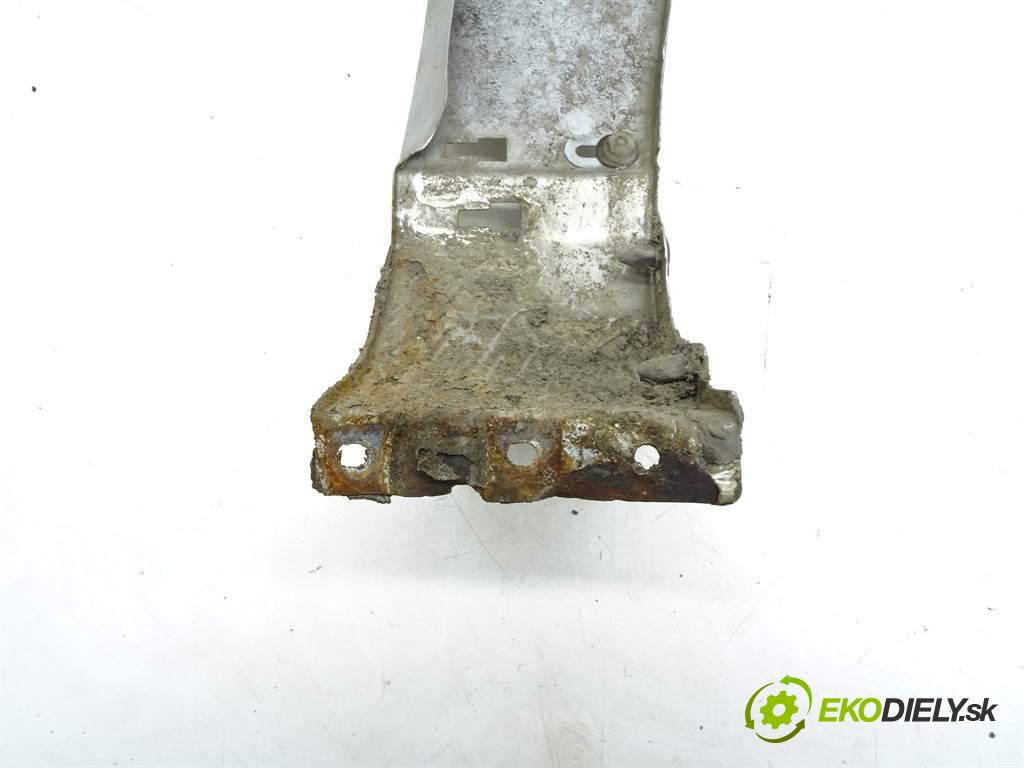 Audi A4 B5 FL  2000 121 kW KOMBI 5D 2.4B 165KM 96-01 2400 blatník přední část levý