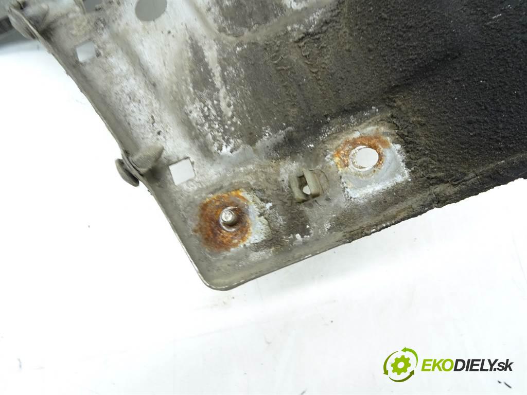 Audi A4 B5 FL  2000 121 kW KOMBI 5D 2.4B 165KM 96-01 2400 blatník přední část levý