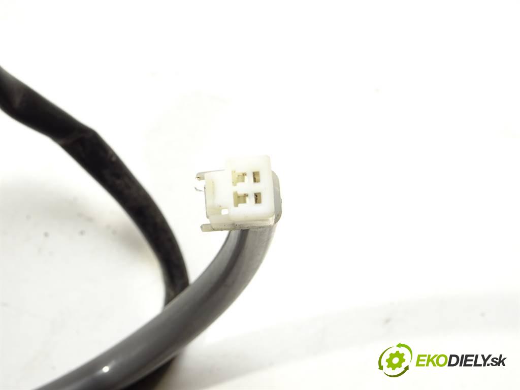 Toyota Avensis II T25  2003 85 kW HATCHBACK 5D 2.0D-4D 116KM 03-09 2000 klika zadní část dveří 15A563