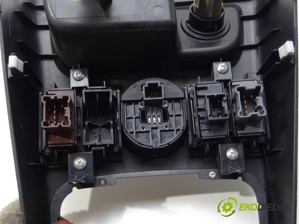 Nissan X-Trail  2007 127 kW T31 4X4 2.0DCI 150KM 07-13 2000 Prepínač ohrievania, vyhrievania sedačky  (Prepínače, spínače, tlačidlá a ovládače kúrenia)