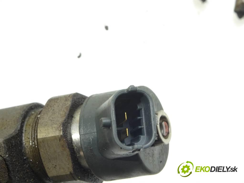 Alfa Romeo 166  2001  SEDAN 4D 2.4JTD 140KM 98-03 2400 vstřikovací ventily 0445110068