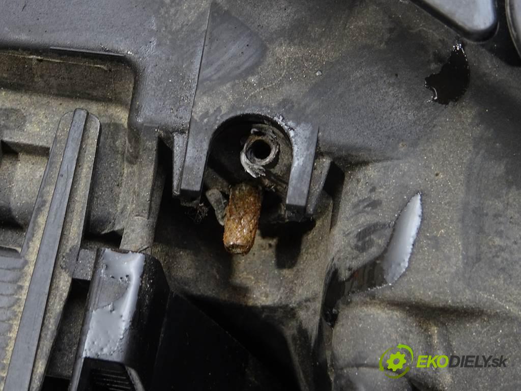 Volkswagen Passat B5 FL  2002 85 kW SEDAN 2.0B 115KM 00-05 2000 Svetlomet pravy 3B0941016AN (Pravé)