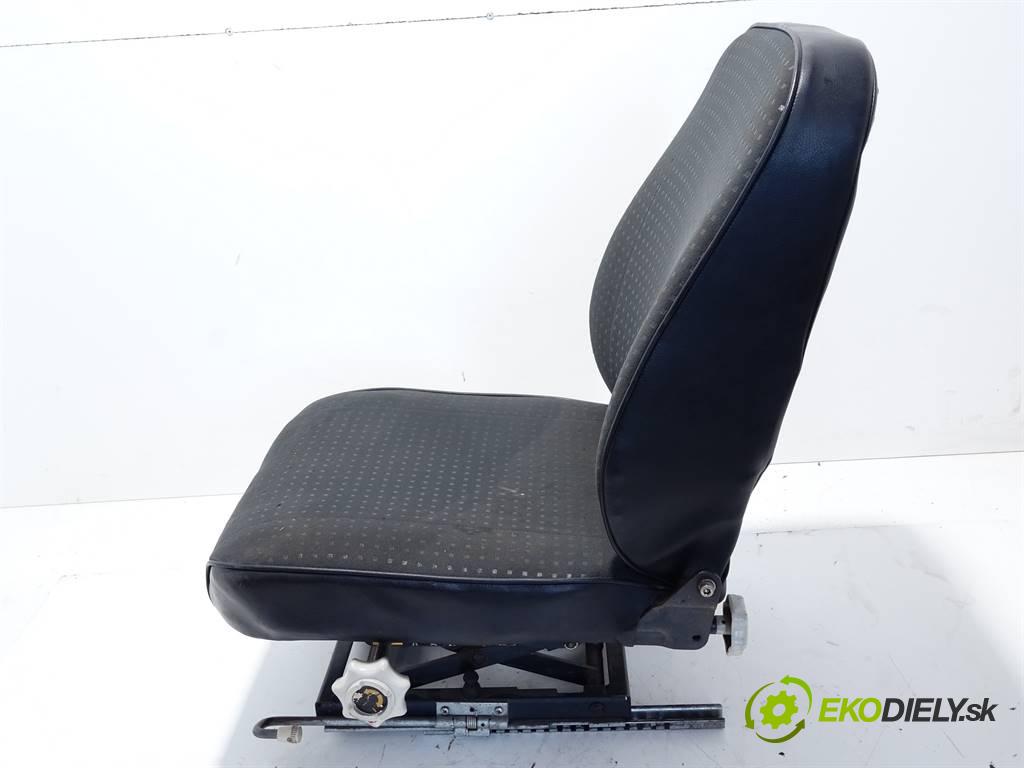 STEYR 91-Serie 1978-1986    91  Sedadlo ľavy  (Sedačky, sedadlá)