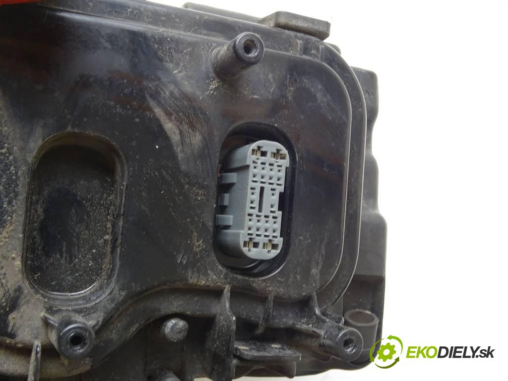 Audi A8 D3  2007 350KM LIFT QUATTRO SEDAN 4D 4.2FSI V8 350KM 02-09 4200 světlomet levý XENON 4E0941029BR