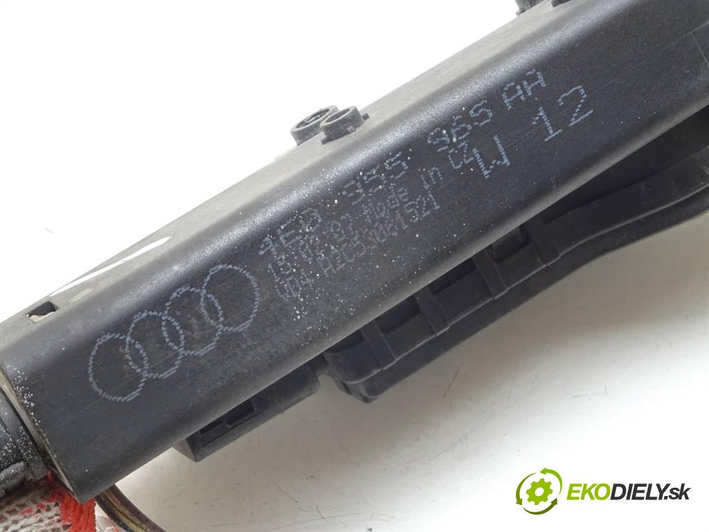 Audi A8 D3    QUATTRO SEDAN 4D 4.2FSI V8 350KM 02-09  ostřikovače světla levý 4E0955965AA (Pumpy, čerpadla ostřikovačů)