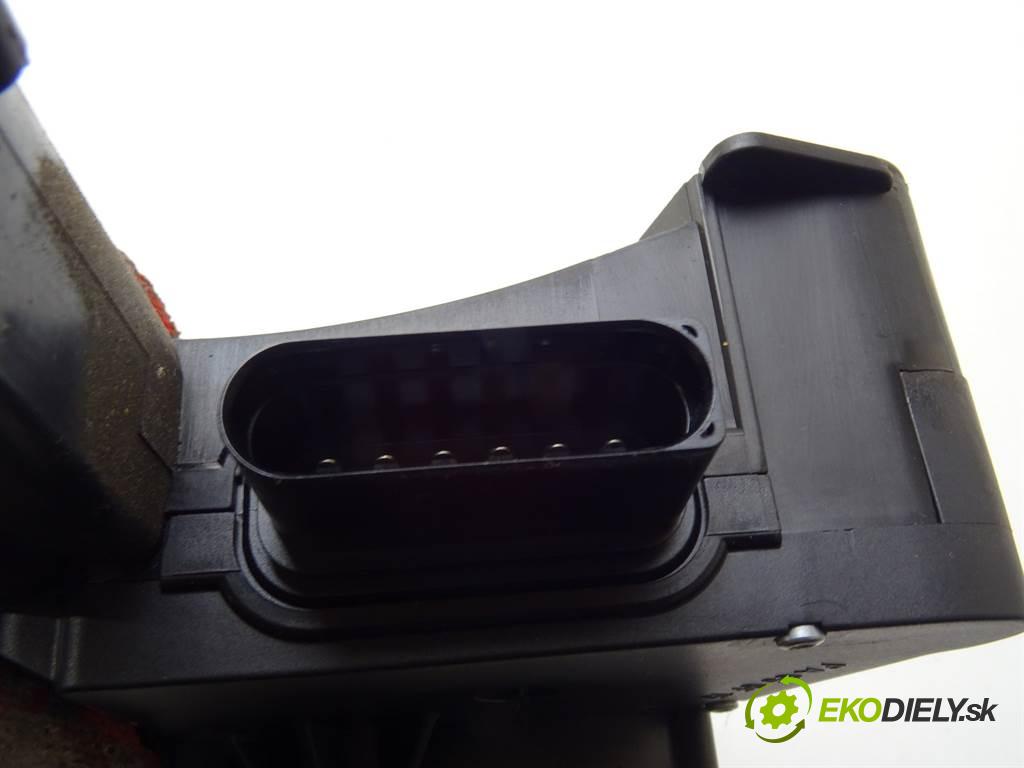 Audi A8 D3    QUATTRO SEDAN 4D 4.2FSI V8 350KM 02-09  Motorček VLAK: dverí 4E0827852G