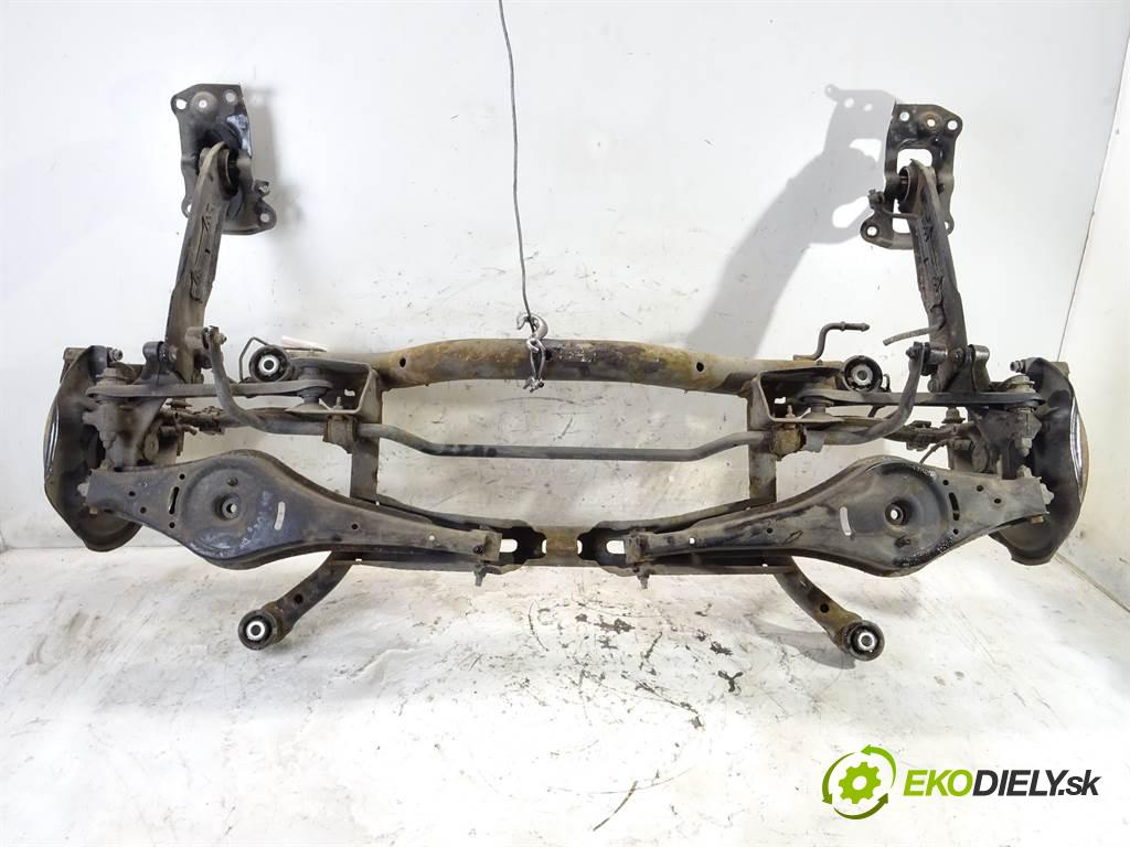 Volkswagen Passat B6  2006 103 kW KOMBI 5D 2.0TDI 140KM 05-10 2000 zadná Výstuha  (Výstuhy zadné)