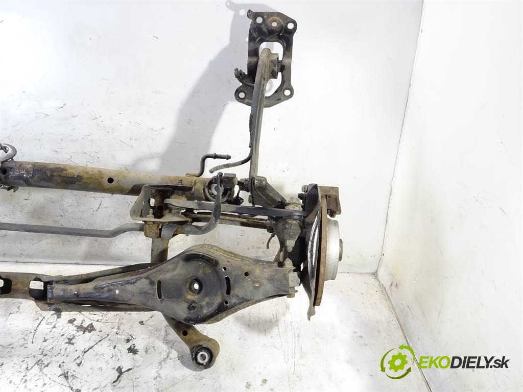 Volkswagen Passat B6  2006 103 kW KOMBI 5D 2.0TDI 140KM 05-10 2000 zadná Výstuha  (Výstuhy zadné)