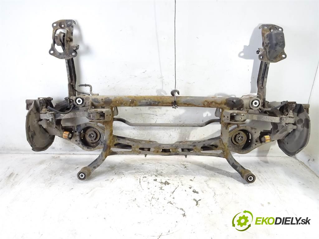 Volkswagen Passat B6  2006 103 kW KOMBI 5D 2.0TDI 140KM 05-10 2000 zadná Výstuha  (Výstuhy zadné)