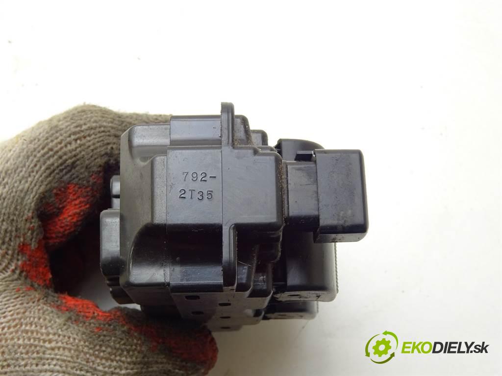 Mazda 6  2003 104 kW SEDAN 4D 2.0B 141KM 02-07 2000 Prepínač okien 792-2T35 (Prepínače, spínače, tlačidlá a ovládače kúrenia)