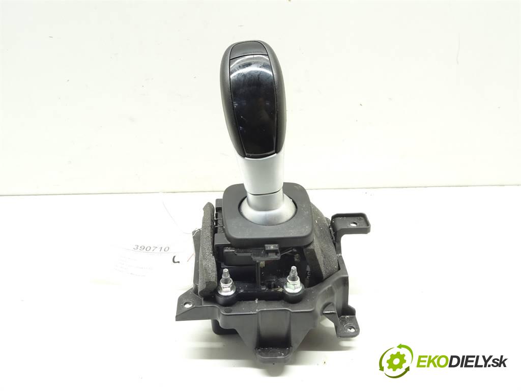 Alfa Romeo Giulia  2017 206 kW USA 2.0T  280KM 16- 2000 Kulisa  (Rýchlostné páky / kulisy)