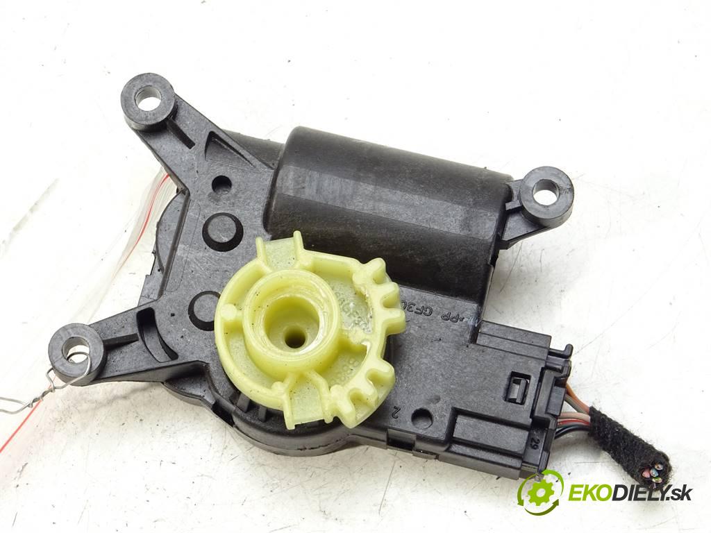 Alfa Romeo Giulia  2017 206 kW USA 2.0T  280KM 16- 2000 Motorček kúrenia MR113800-4210 (Motorčeky kúrenia)