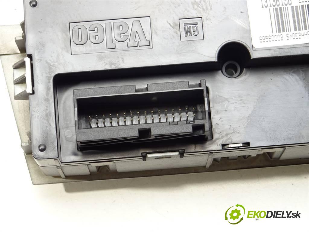 Opel Vectra C    KOMBI 5D 2.0DTI 101KM 02-05  Panel ovládania kúrenia 13138196 (Prepínače, spínače, tlačidlá a ovládače kúrenia)