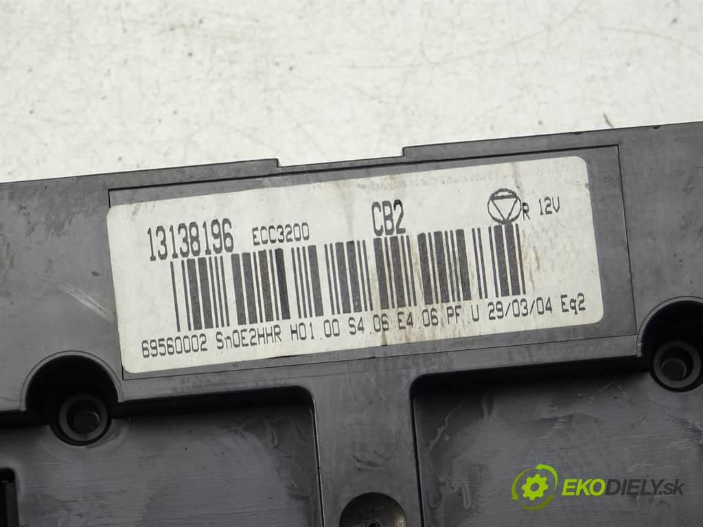 Opel Vectra C    KOMBI 5D 2.0DTI 101KM 02-05  Panel ovládania kúrenia 13138196 (Prepínače, spínače, tlačidlá a ovládače kúrenia)