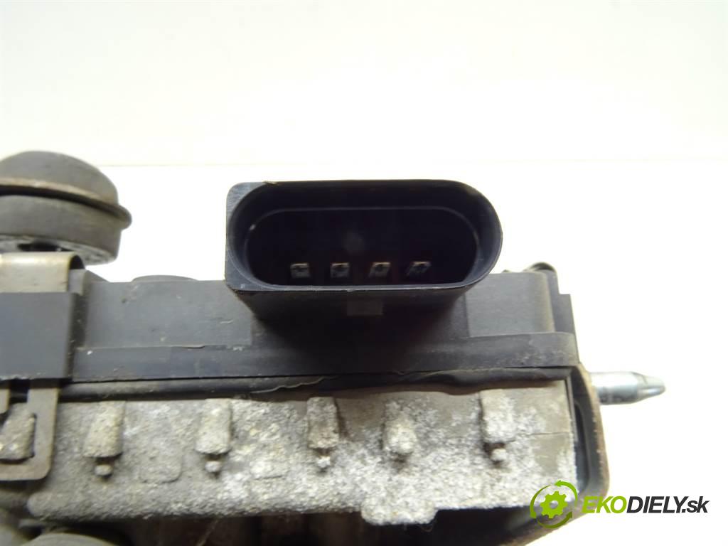 Volkswagen Touran    2.0TDI 136KM 03-15  mechanismus stěračů přední část pravý 1T0955024B