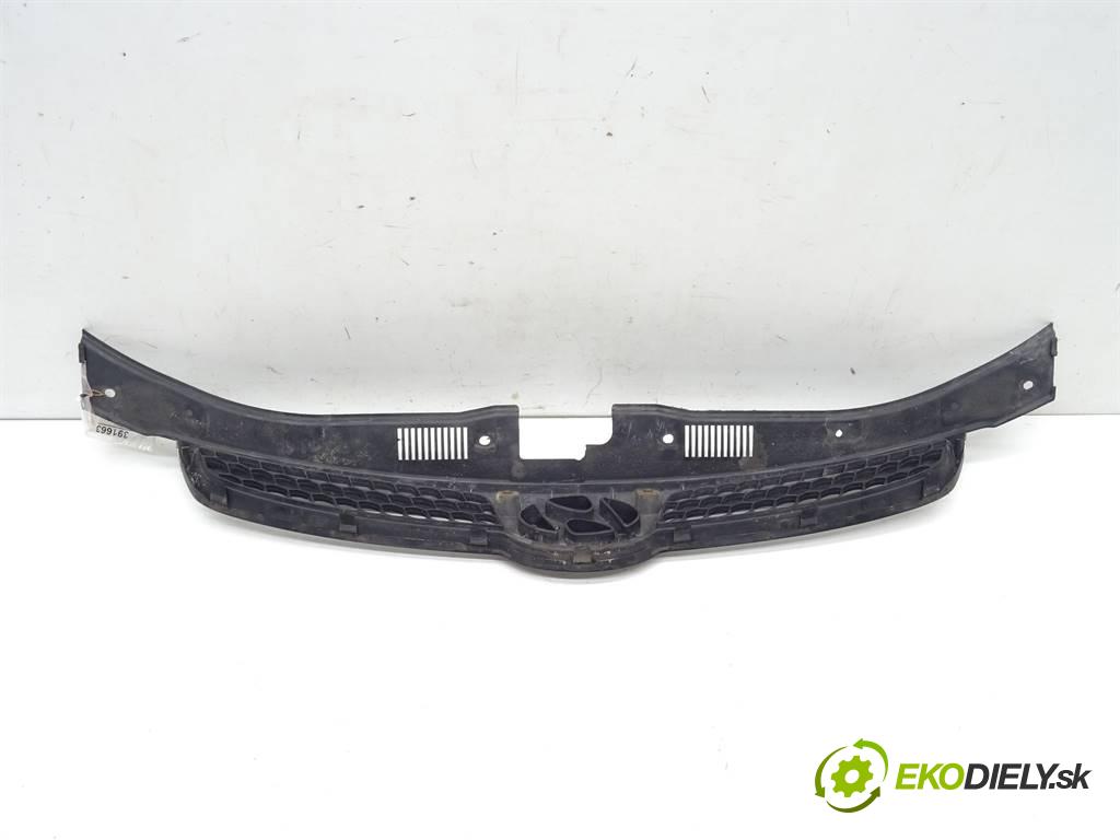 Hyundai i30  2009 66 kW KOMBI 5D 1.6CRDI 90KM 07-12 1600 mřížka maska 86351-2R000 (Mřížky (masky) chladičů)