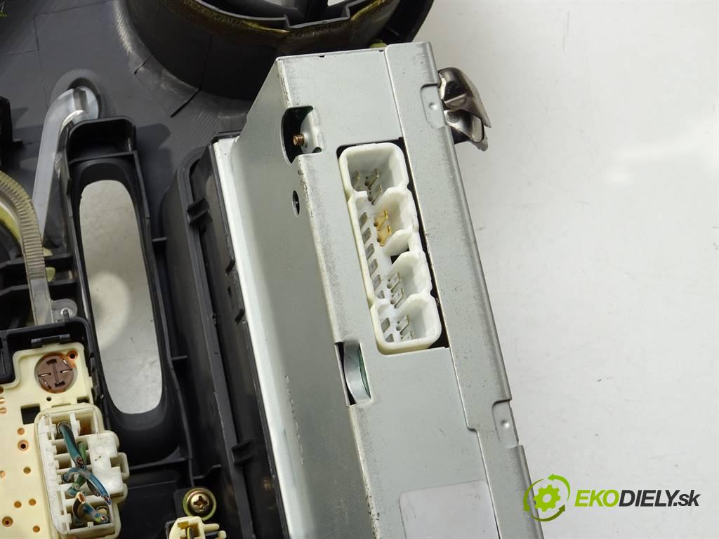 Toyota Yaris  2001 50 kW HATCHBACK 3D 1.0VVTI 68KM 99-03 1000 RADIO 86110-0D010 (Audio zariadenia)
