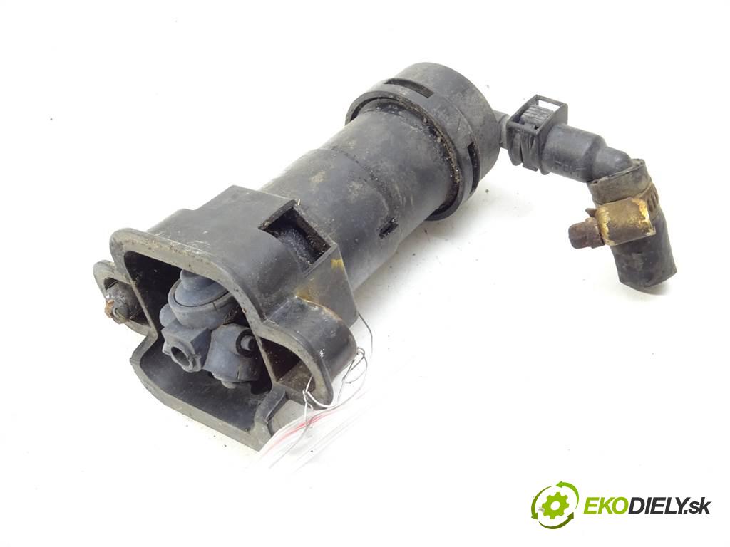 Audi A4 B6    KOMBI 5D 1.9TDI 130KM 00-04  ostrekovača svetla ľavy  (Motorčeky, čerpadlá ostrekovačov)