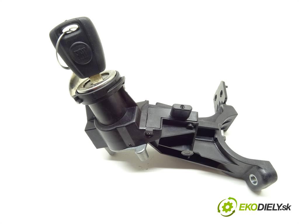 Fiat Fiorino III  2021  LIFT 1.3D Multijet 80KM 16- 1200 spinačka 21147101 (Spínacie skrinky a kľúče)