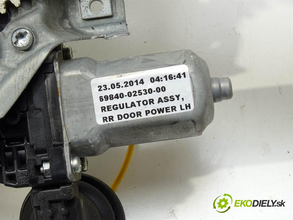Toyota Corolla XI  2014 97 kW E16 SEDAN 4D 1.6B 132KM 13-19 1600 mechanismus okna zadní část levý 69840-02530